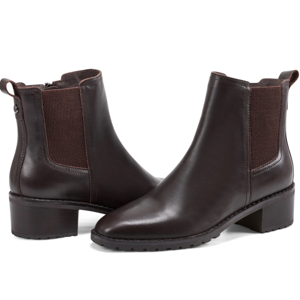 Chocolate brown boots 💕